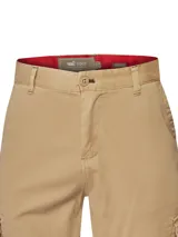 Pantalon cargo de color beige de la marca RKF, modelo Vitto, con bolsillos laterales y corte relajado.