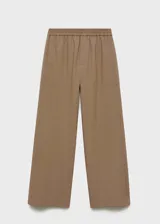 Pantalon wideleg color tostado con cintura elástica, tiro medio y bolsillos laterales. Diseño largo de corte holgado con forro interior.