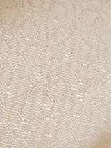 Cartera de hombro Calvin Klein color beige con estampado del logo de la marca. Tiene correa de hombro ajustable y correa bandolera ancha.