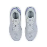 Championes de running 361º, color blanco con detalles en lavanda y celeste. Presentan una estructura de malla transpirable, entresuela con amortiguación y refuerzo estabilizador en el talón.