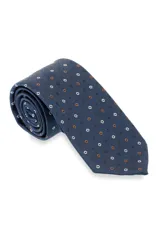 Corbata morada con pequeños lunares blancos.