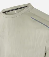 Remera deportiva Get Over de tecnología dry, color verde militar, con cuello redondo, mangas cortas, detalles reflectantes en los hombros y tejido de malla transpirable.