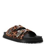 Sandalias planas de mujer Miss Carol Zunna con diseño animal print de leopardo, tiras anchas con hebillas metálicas plateadas de estilo western, tachas decorativas en los laterales y suela negra con plataforma dentada.