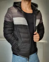 Campera puffer negra con capucha, detalles en gris y blanco.