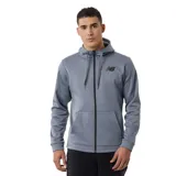 Campera gris de New Balance, modelo Tenacity Performance Fleece, con cierre frontal, capucha con cordones ajustables, bolsillos laterales y logo de la marca en el pecho. Confeccionada con tecnología NB HEAT que ayuda a mantener el calor y elimina la humedad.