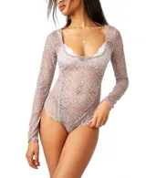 Body de encaje con diseño floral, color lila, de manga larga y escote cuadrado pronunciado.
