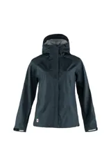 Campera impermeable azul oscuro con capucha ajustable, cierre frontal y bolsillos laterales.