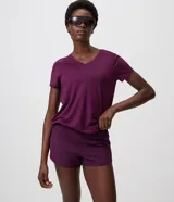 Short deportivo runner de la marca Get Over, color blanco, con cintura ancha elástica y bajo redondeado.