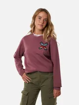 Sudadera azul marino de algodón con cuello redondo y manga larga. Presenta un estampado geométrico multicolor en la espalda y el logo de la marca en la parte superior.