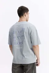 Remera de manga corta color marrón, con escote redondo y estampado en la espalda que dice "It's all in your head" y "Your anxiety is lying to you".