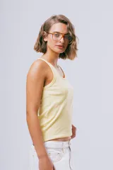 Top Tali de diseño ajustado al cuerpo, confeccionado en tejido acanalado de color negro, con escote redondo y tirantes anchos.