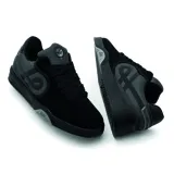 Championes urbanos Öus modelo Cuoro, color negro con detalles en gris. Presentan un diseño de perfil bajo con combinación de materiales textiles y sintéticos, cordones gruesos y suela de goma con detalle de marca en el lateral.