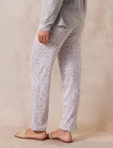 Pantalón de pijama estampado marca René Rofé, con cintura elastizada.