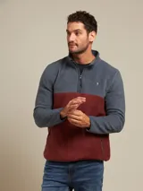 Sweater de polar azul marino y ladrillo con cierre parcial.