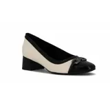 Zapato de tacón bajo Comfortflex, color blanco y negro charol, con punta redonda y detalle de moño metálico.