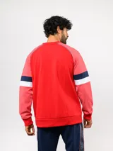 Buzo de cuello redondo del Club Nacional de Football, color azul marino con mangas grises y franjas rojas y blancas en los brazos. Incluye el escudo del club en el pecho y logos de Umbro y BBVA.