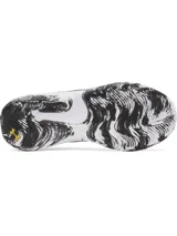 Championes deportivos Under Armour Lockdown 8, de color blanco con detalles en negro y dorado. Cuenta con parte superior de malla transpirable, superposiciones de cuero, entresuela de EVA y suela de caucho con patrón de tracción.