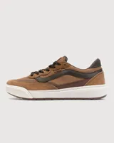 Championes Vans modelo Ultrarange 2.0 SE, color marrón con detalles en marrón oscuro y suela blanca. Presentan un diseño técnico con combinación de gamuza y materiales textiles, cordones al tono y entresuela amortiguada.