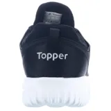 Championes urbanos Topper modelo Mamba, color negro con suela blanca. Presentan un diseño de tejido transpirable en la parte superior, refuerzos laterales sintéticos y cierre con cordones.