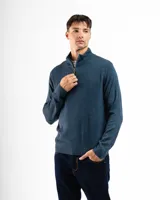 Buzo de tejido de punto negro, con cuello alto y cierre frontal parcial.