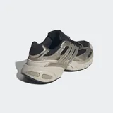 Championes Adidas Adistar XLG de estilo retro, en color negro con revestimientos metalizados en tonos gris y tostado, suela robusta y cordones negros.