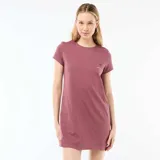 Camisón de algodón color rosa viejo, con cuello redondo, mangas cortas y estampa pequeña de un corazón con la frase 'full of love' en el pecho.