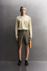 Remera manga larga Zara Athleticz de color beige, con cuello redondo y costuras visibles en los hombros.