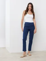 Jegging de algodón elastizado Ruby Rd color negro, de tiro alto con pretina ancha elastizada, bolsillos frontales simulados y bolsillos traseros funcionales.