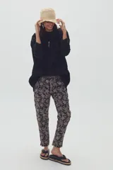 Sweater oversized negro tejido en lana y alpaca con diseño de ochos.