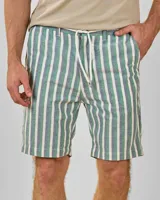 Bermuda de lino a rayas verticales verdes, azules y blancas, con cintura ajustable con cordón.