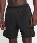 Bermuda deportiva Get Over de tejido plano, con cintura elástica ajustable mediante cordón, bolsillos laterales y recortes con detalle de red en los laterales.