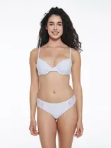 Vedetina blanca con laterales de encaje floral.