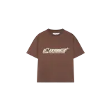 Remera marrón de manga corta y corte oversized, con cuello redondo y estampa frontal en tono claro con el logotipo de la marca y la inscripción "MUSIC SELECTORS".