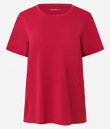 Remera deportiva de manga corta y cuello redondo, confeccionada en poliamida con elastano, de color rosado y diseño liso.