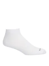 Pack de dos pares de medias deportivas cortas Hush Puppies, una en color gris con detalles en negro y otra en color blanco, con planta acolchada y tecnología antimicrobiana.