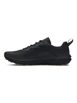 Championes de running Under Armour Charged Verssert 2, color negro con suela de goma en tono marrón. Presentan parte superior de tejido ripstop con revestimientos de gamuza, mediasuela con tecnología Charged Cushioning para mayor amortiguación y suela con tacos para tracción en diversos terrenos.