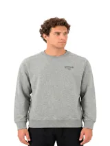 Buzo de cuello redondo en color gris melange, confeccionado en tejido french terry. Presenta un diseño minimalista con el logo de la marca estampado en pequeño sobre el pecho.
