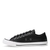 Championes Converse modelo Chuck Taylor All Star de corte bajo, confeccionados en cuero negro con textura granulada. Presentan puntera de goma blanca, cordones negros a tono y suela de goma vulcanizada con la clásica franja negra.