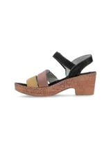 Sandalias de cuero estilo taco alto con plataforma y suela símil corcho. Diseño multicolor con tiras en tonos negro, marrón y amarillo mostaza, y cierre de velcro en el empeine y talón.