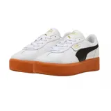 Championes urbanos Puma modelo Palermo Platform, color negro con franja lateral blanca y suela de plataforma color caramelo. Presenta detalles en dorado en la lengüeta y el lateral.