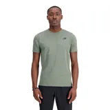 Remera deportiva New Balance Tenacity Heathertech color verde con logo en el pecho. Confeccionada en tejido de poliéster y algodón con tecnología NB DRY de secado rápido.