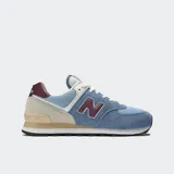 Championes New Balance modelo 574 en combinación de colores azul, beige y bordó. Confeccionados en gamuza y malla, cuentan con entresuela ENCAP para amortiguación y soporte.