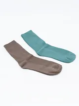 Pack de dos pares de medias de caña media, una color borgoña y otra color lila.