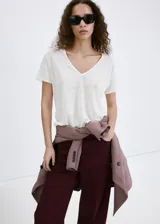 Jeans Elise de corte wide leg y tiro medio, en color bordó, confeccionados en denim con diseño de perneras amplias.