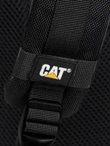 Bolso tipo sling bag de la marca Cat, color azul con estampado geométrico sutil. Cuenta con un compartimento principal con cierre, bolsillo frontal con cremallera, bolsillos laterales de red y correa ajustable para llevar al hombro.