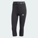 Calza capri deportiva Adidas Techfit de color negro, con diseño de compresión y tiro alto. Presenta una cintura elástica ancha con la inscripción "TECHFIT" repetida y el logo de la marca en blanco en la pierna izquierda.