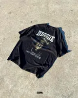 Remera negra de algodón con estampa de Biggie Smalls con corona y texto "Biggie King of NY" y "East Coast Legend".