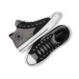 Championes Converse Chuck Taylor All Star Malden Street Mid, calzado de caña media en color negro y gris con suela blanca y puntera de goma.