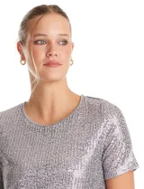 Blusa de manga corta con acabado de lentejuelas en color verde esmeralda, escote a la base y forro interno a tono.