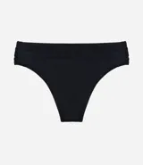 Bombacha de bikini tiro alto, color negro, con laterales drapeados y diseño de cobertura moderada.